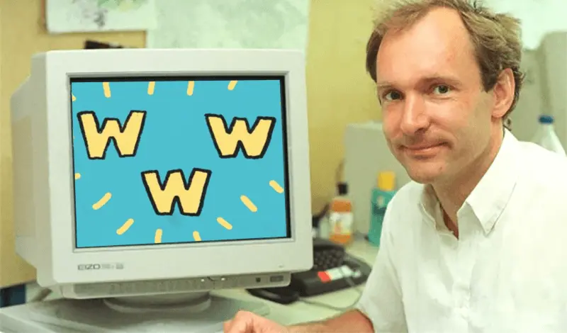 Tim Berners-Lee sitter bredvid en datorsk&auml;rm som har bokst&auml;verna &quot;WWW&quot; illustrerat &ouml;ver den.